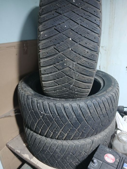Продам шины зимние. Размер 18 245/50 R18
