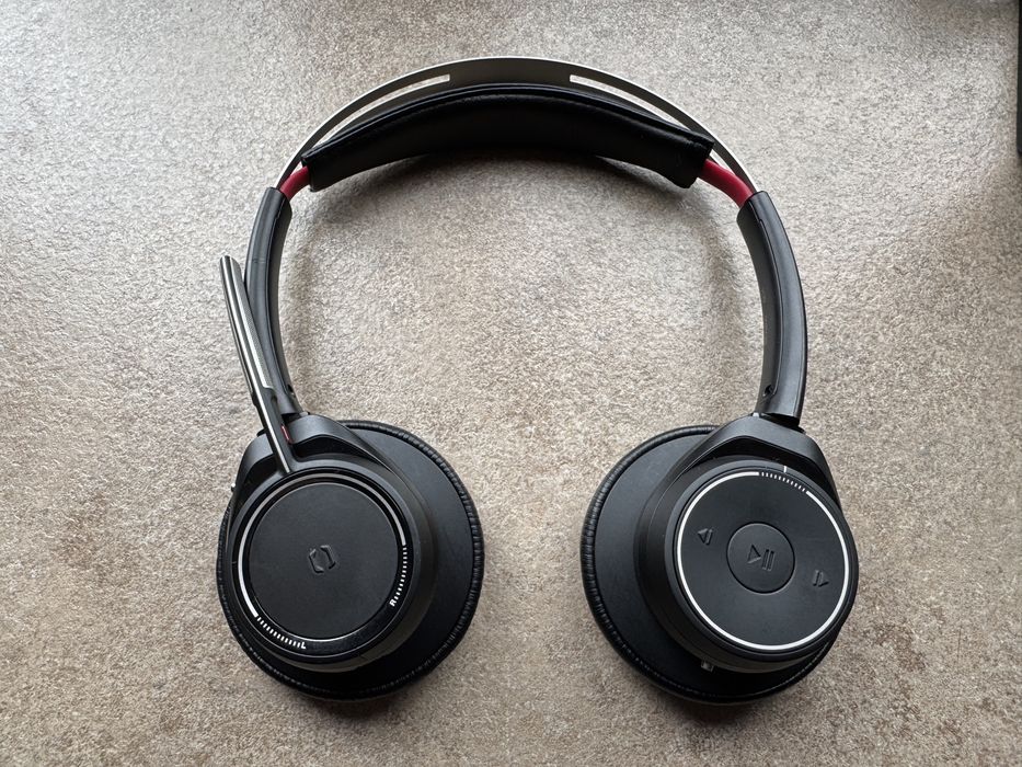 Продавам Plantronics voyager focus uc