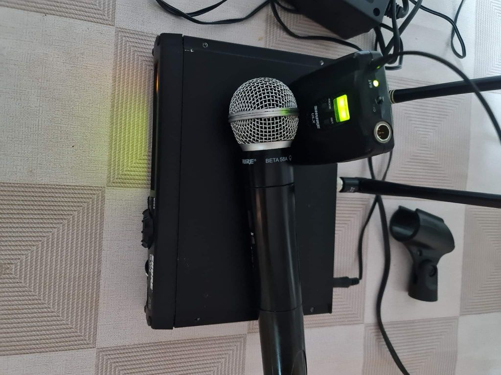 Vind microfon shure ULX P4 ca nou un sunet de calitate clar detalii la