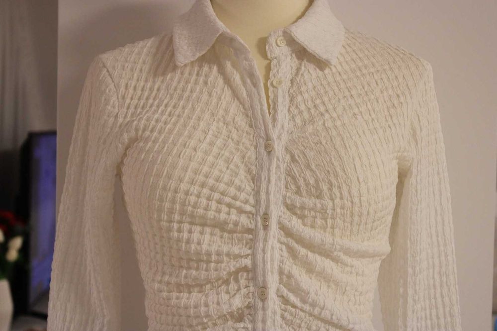 Вталяваща бяла риза Stradivarius