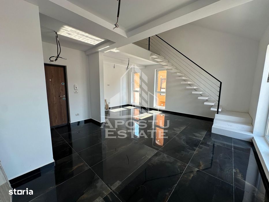 Apartament cu 3 camere si 2 bai, scara interioara, disponibil imediat.