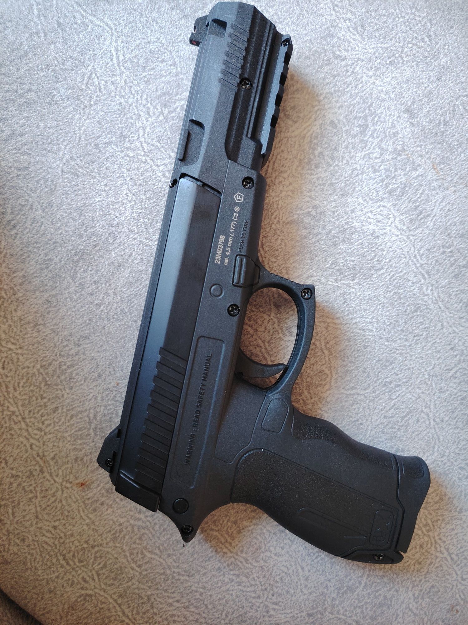 Въздушен пистолет Umarex-DX17