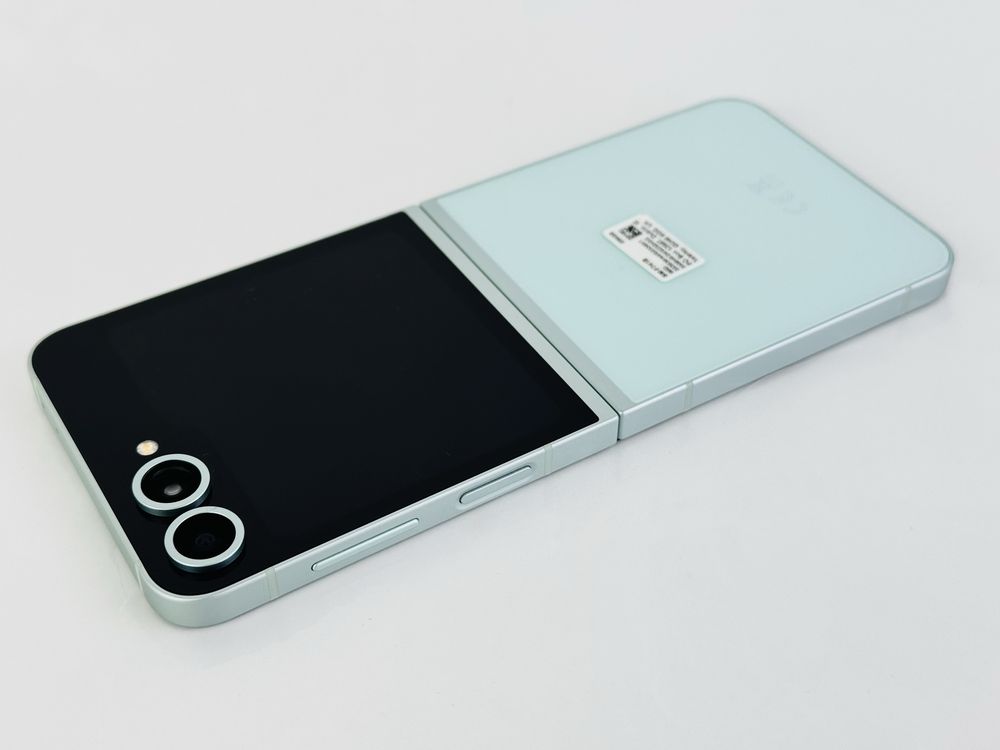 Samsung Galaxy Z Flip 6 5G 256GB 12RAM Mint Перфектен! Гаранция!