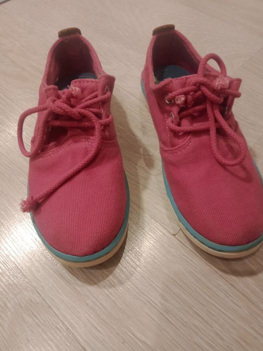 Продам обувь для девочки. Timberland.
