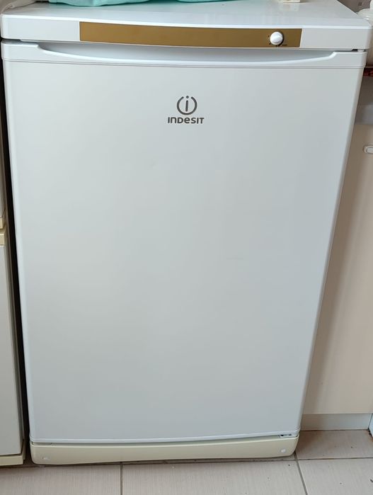 Продам Морозильник Indesit SFR 100 белый