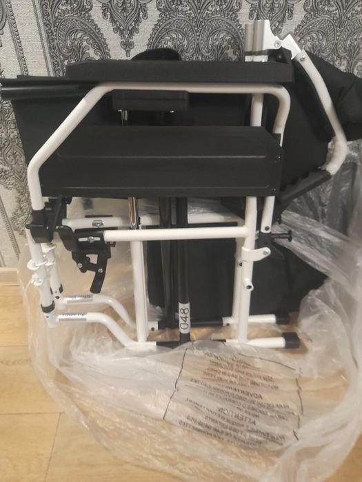 Прогулочная инвалидная коляска