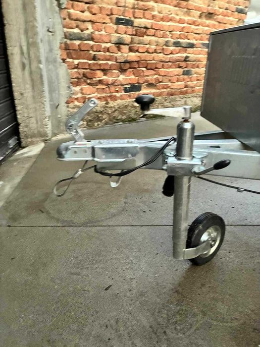 Едноосно ремарке за автомобил