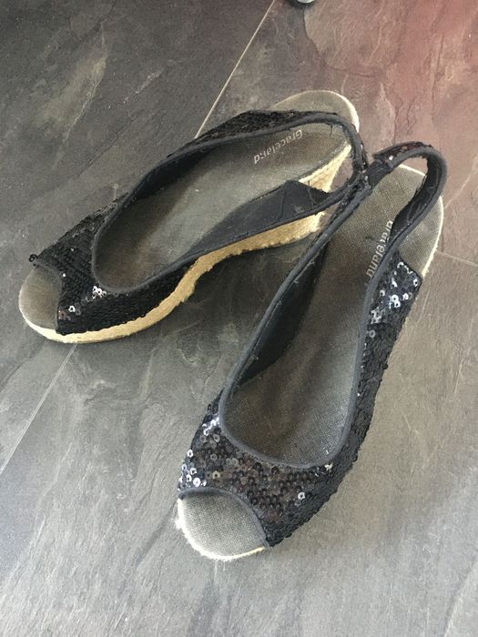 Сандали с паети. Номер 40.