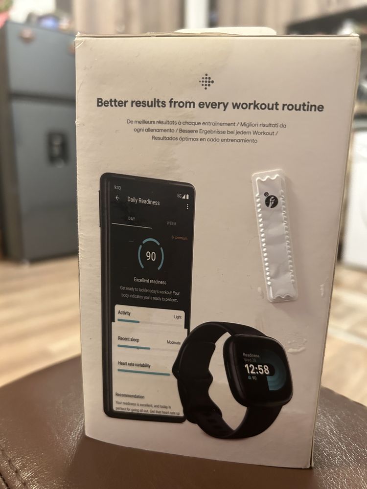 Смарт часовник FITBIT VERSA 4
