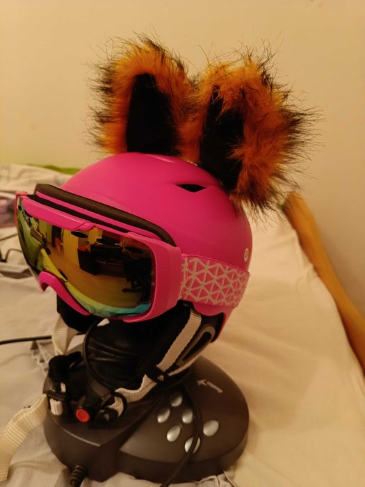Детска ски каска и ски очила