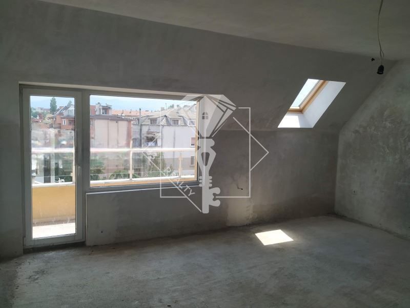 Продава се Двустаен апартамент в Пловдив, Кършияка - 125 кв.м за 1133 €/кв.м - Снимка #1