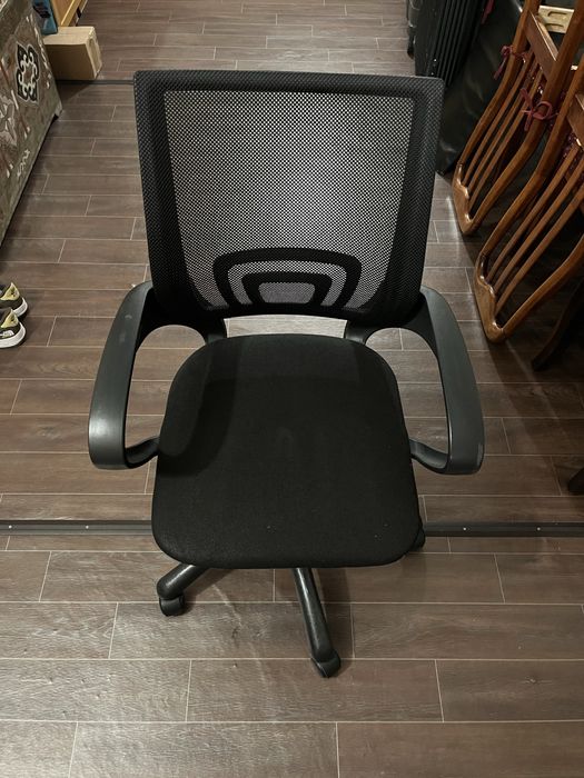 Продам офиссные кресла