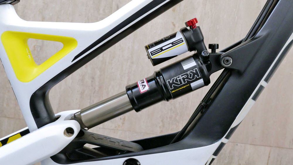 YT Capra CF Pro, 27.5 S, карбон, BOS Deville 170 ход, 1x 11 SRAM XO1