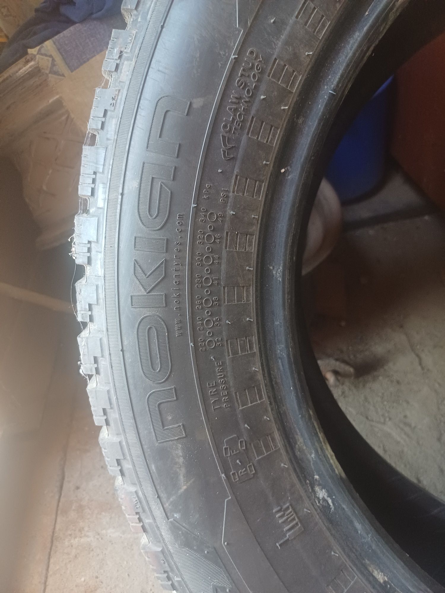 Продам зимние шины NOKIAN 225/60/17