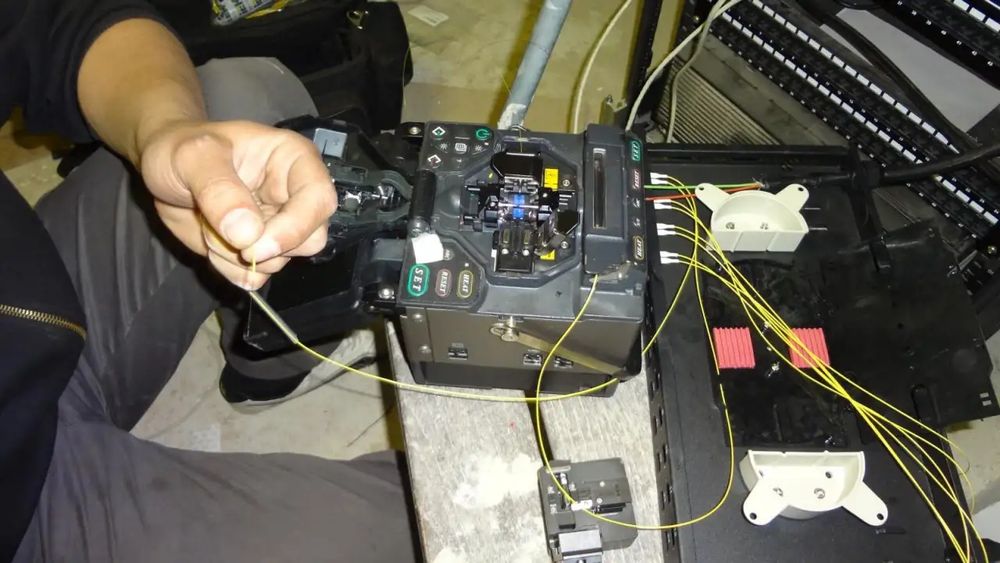 Профессиональная установка интернет -ТВ и сервисные услуги.