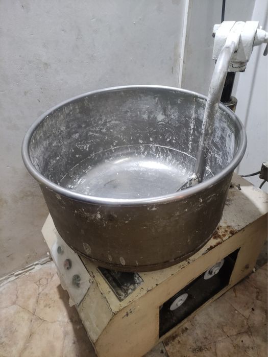 Професионална трифазна тестомесачка