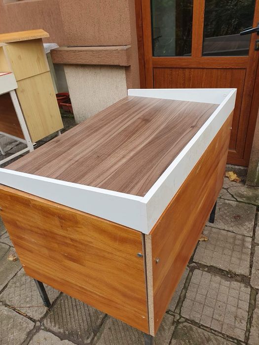 Щендери за дрехи и бюра