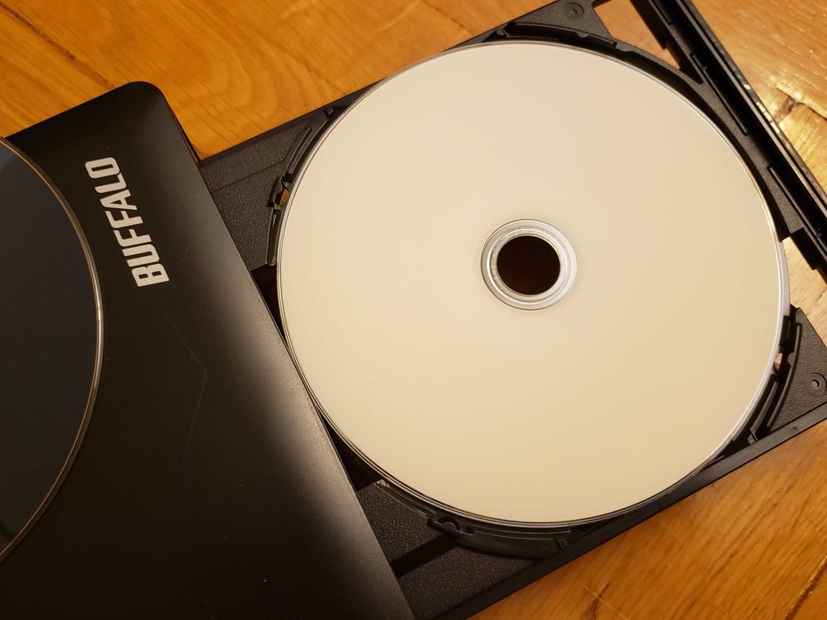 Buffalo BR-X816U2-unitatea externă de scriere Blu-ray , DVD și CD-uri.