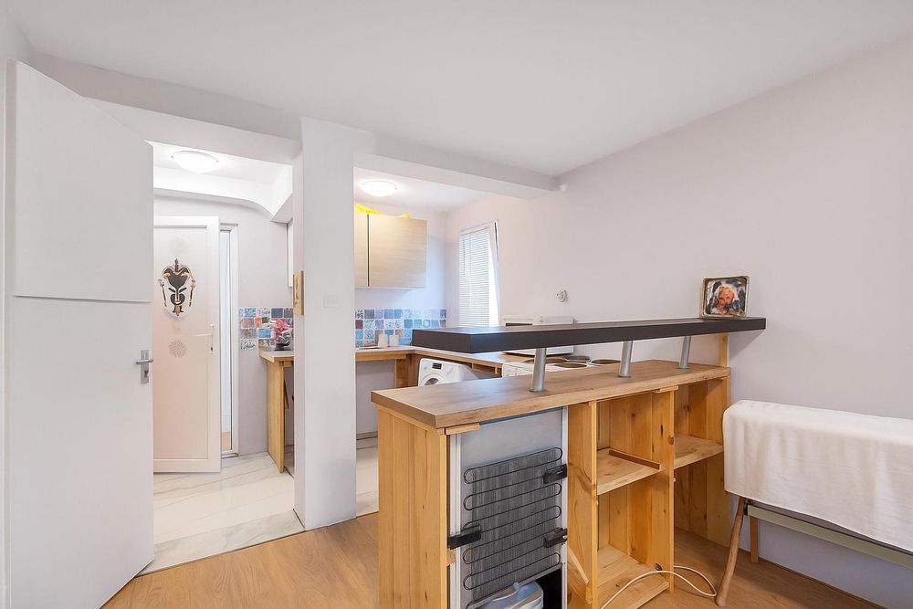 Двустаен апартамент в жк. Христо Смирненски