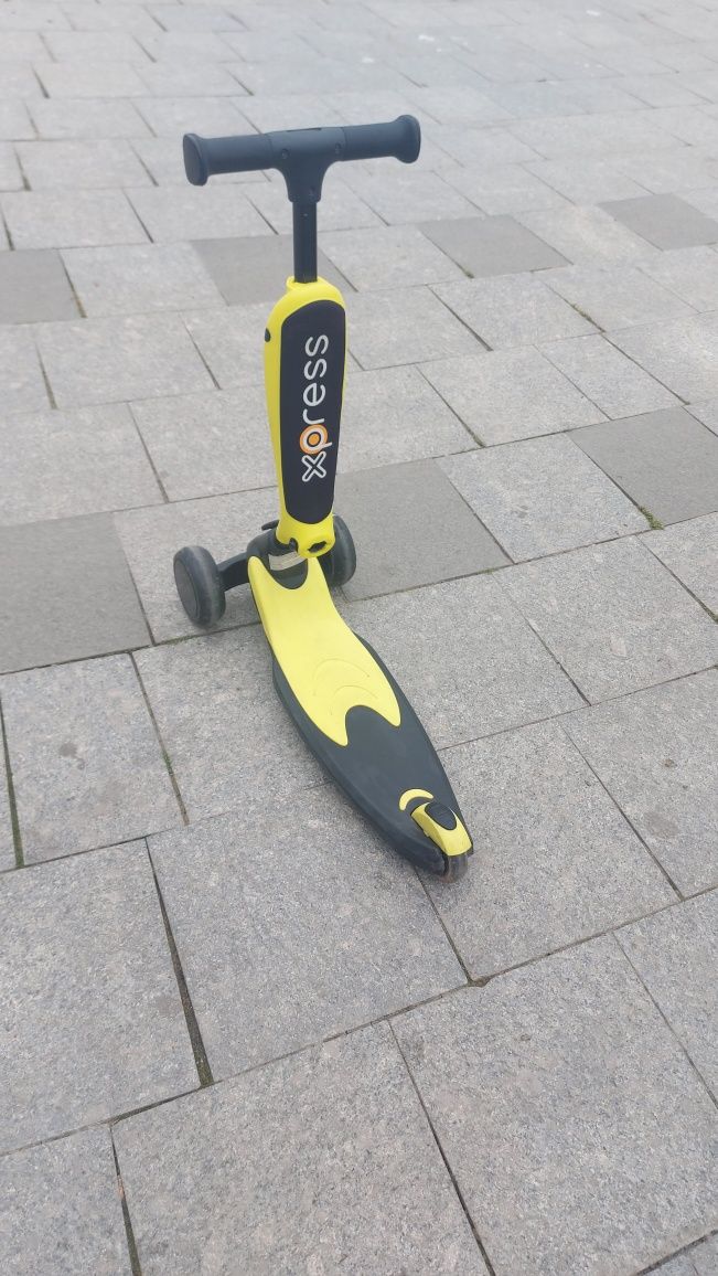 Trotineta Chipolino X-Press 2 in 1

Caracteristici:

Recomandat pentru