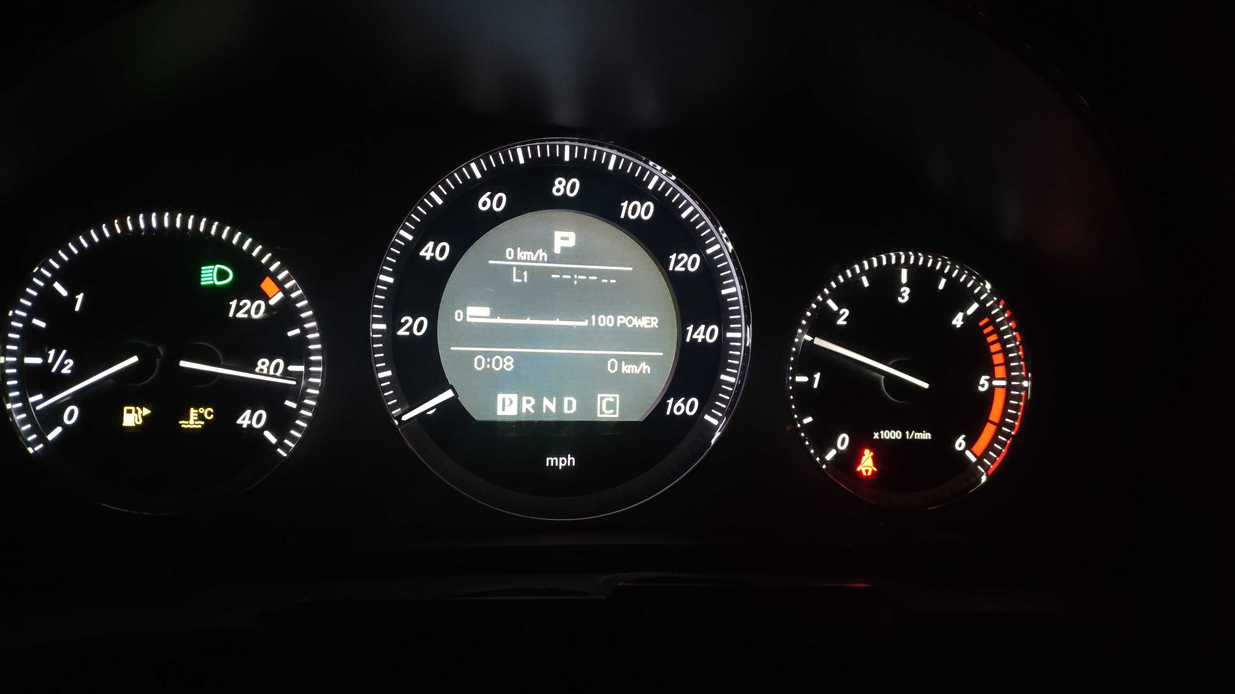 Табла за Mercedes W204, AMG Menu, Литри в резервоара
