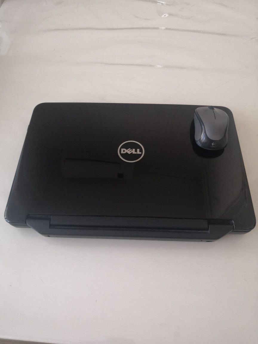 Ноутбук Dell, чёрного цвета
