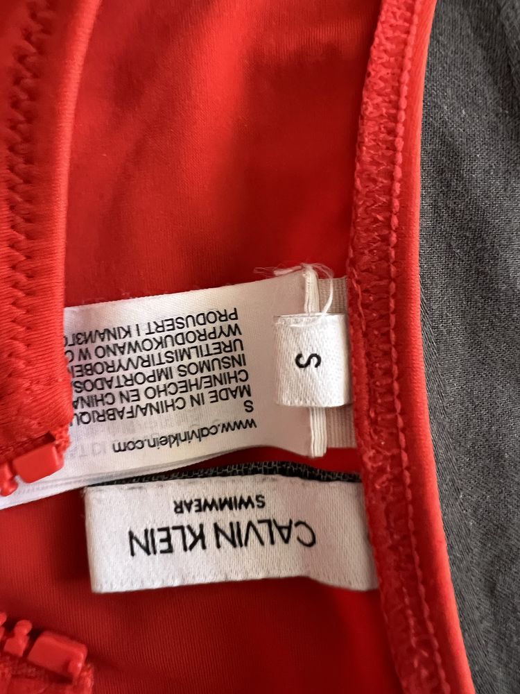 Цял бански на Calvin Klein