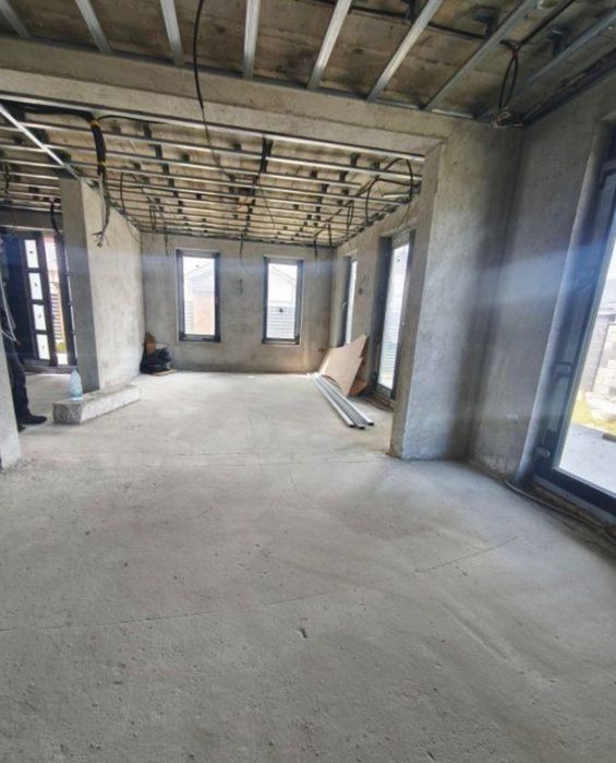 Vînd casa în radauți