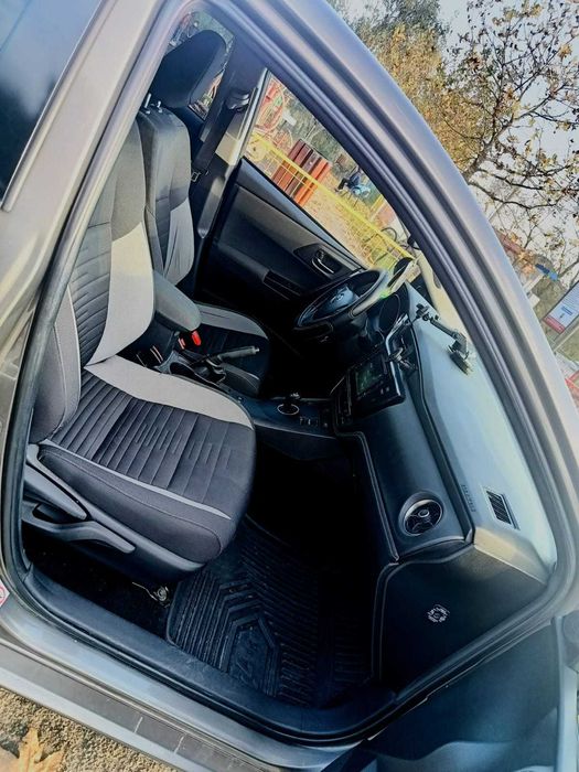 Vând Toyota Auris 2017 hibrid 11500 euro