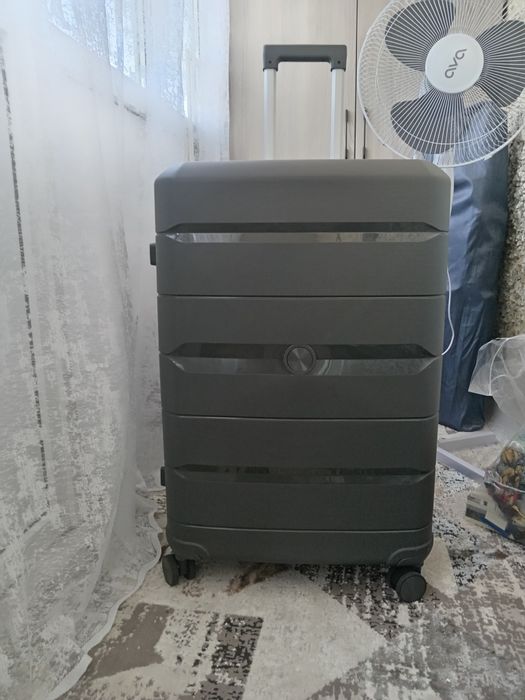 Чемодан большой 10000