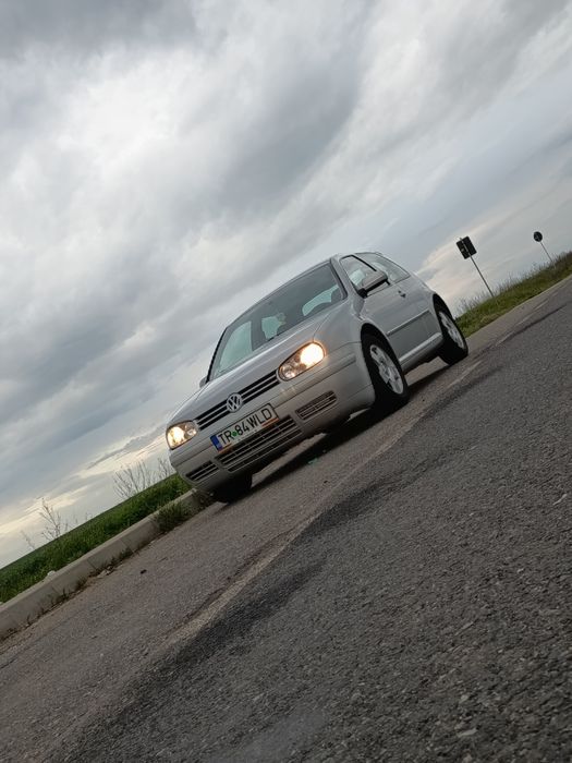 Vând Golf 4 16 benzina