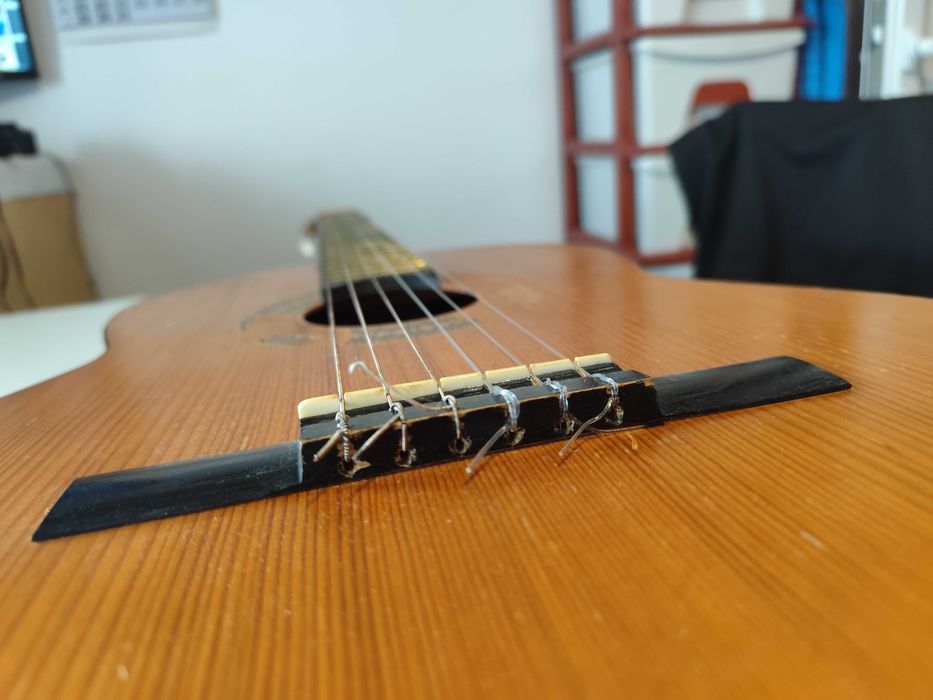 Акустична китара с Калъф, Колан и комплект от 6 струни.