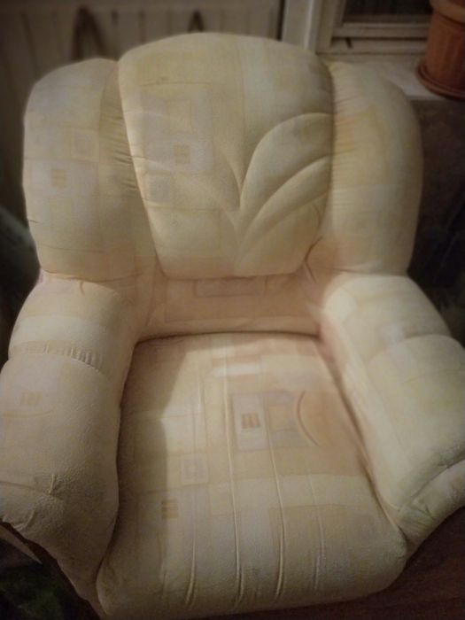 Продается два кресла.