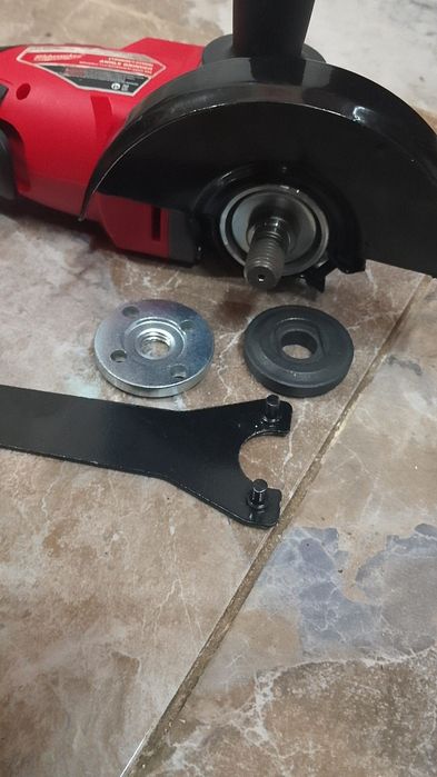 Flex cu variator Milwaukee cu baterie de 6A