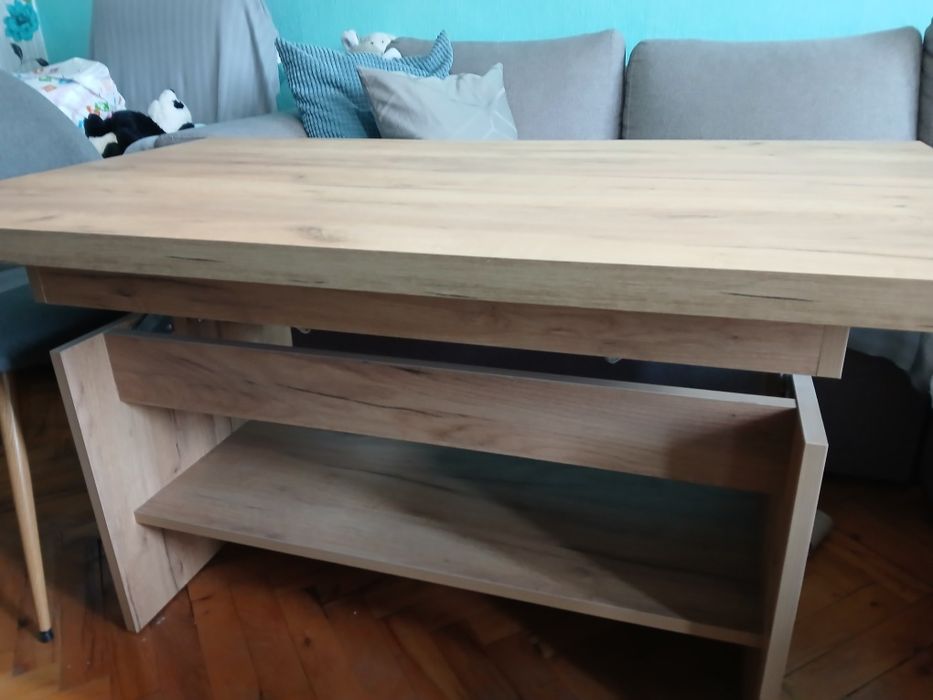 Продавам маса с повдигащ механизъм