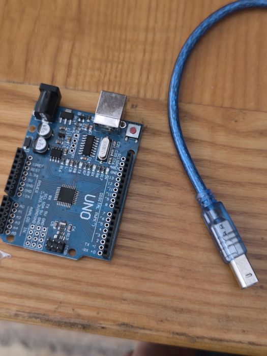 Arduino Uno R3 Kit compatibil – placă, rezistori, breadboard, cabluri