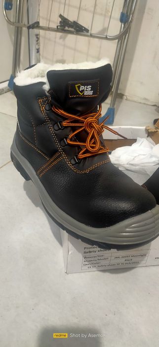 Продам рабочие ботинок