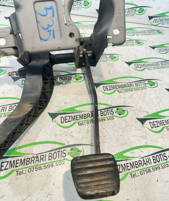 Pedala ambreiaj Dacia Logan prima generatie (facelift)