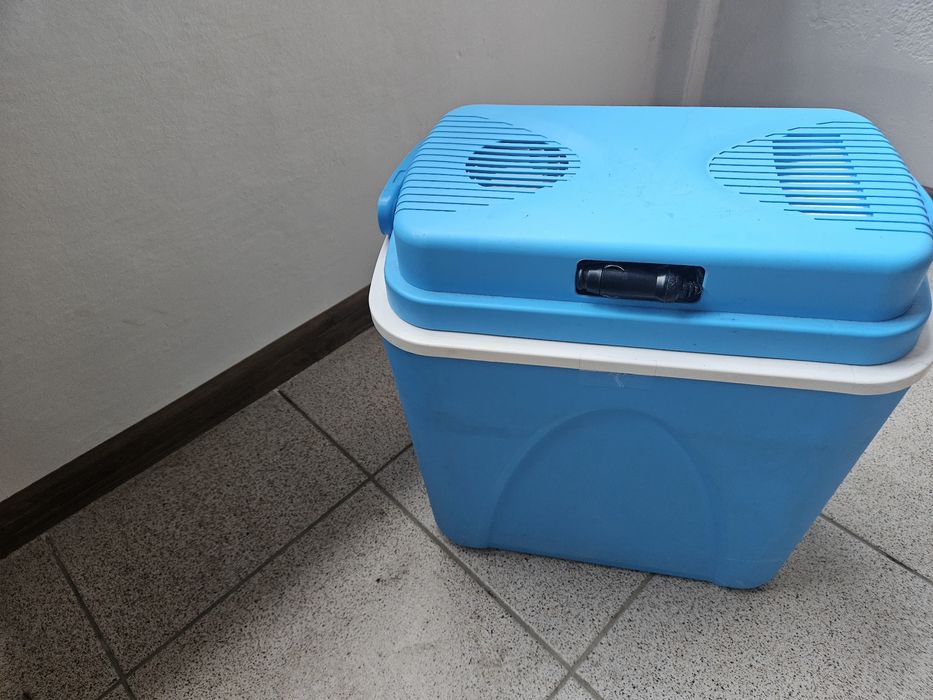 Хладилна кутия  със вентилатор  12V