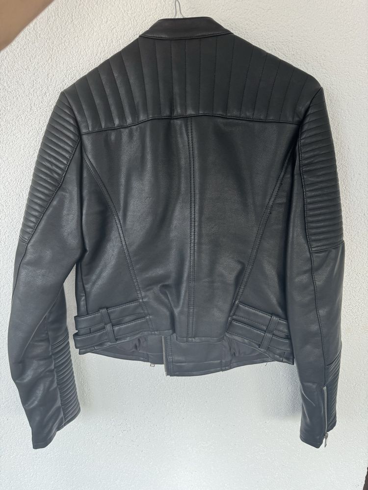 Geaca biker imitatie piele Stradivarius, marime S, purtata o data