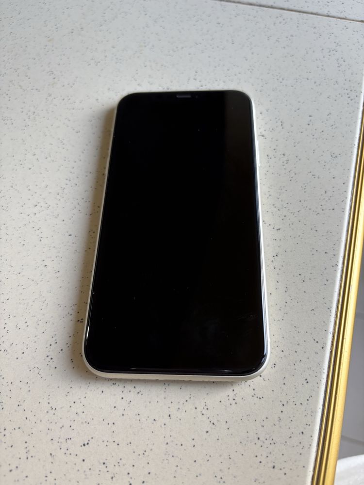 Продавам iphone 11