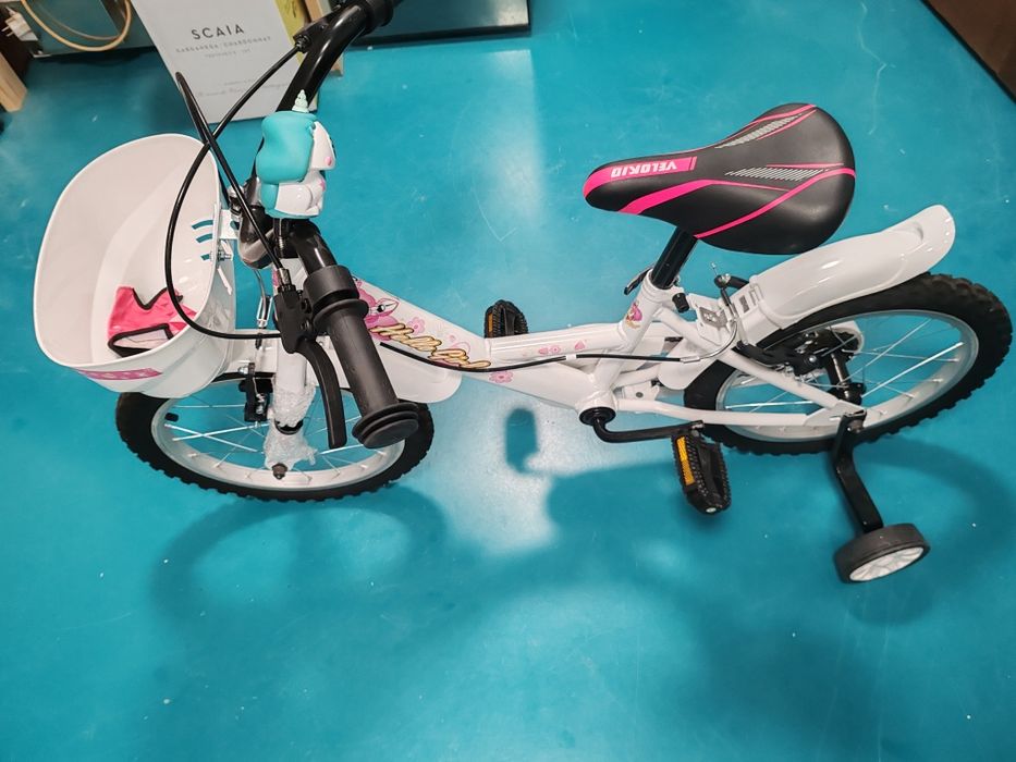 Bicicleta fetite cu roti ajutatoare