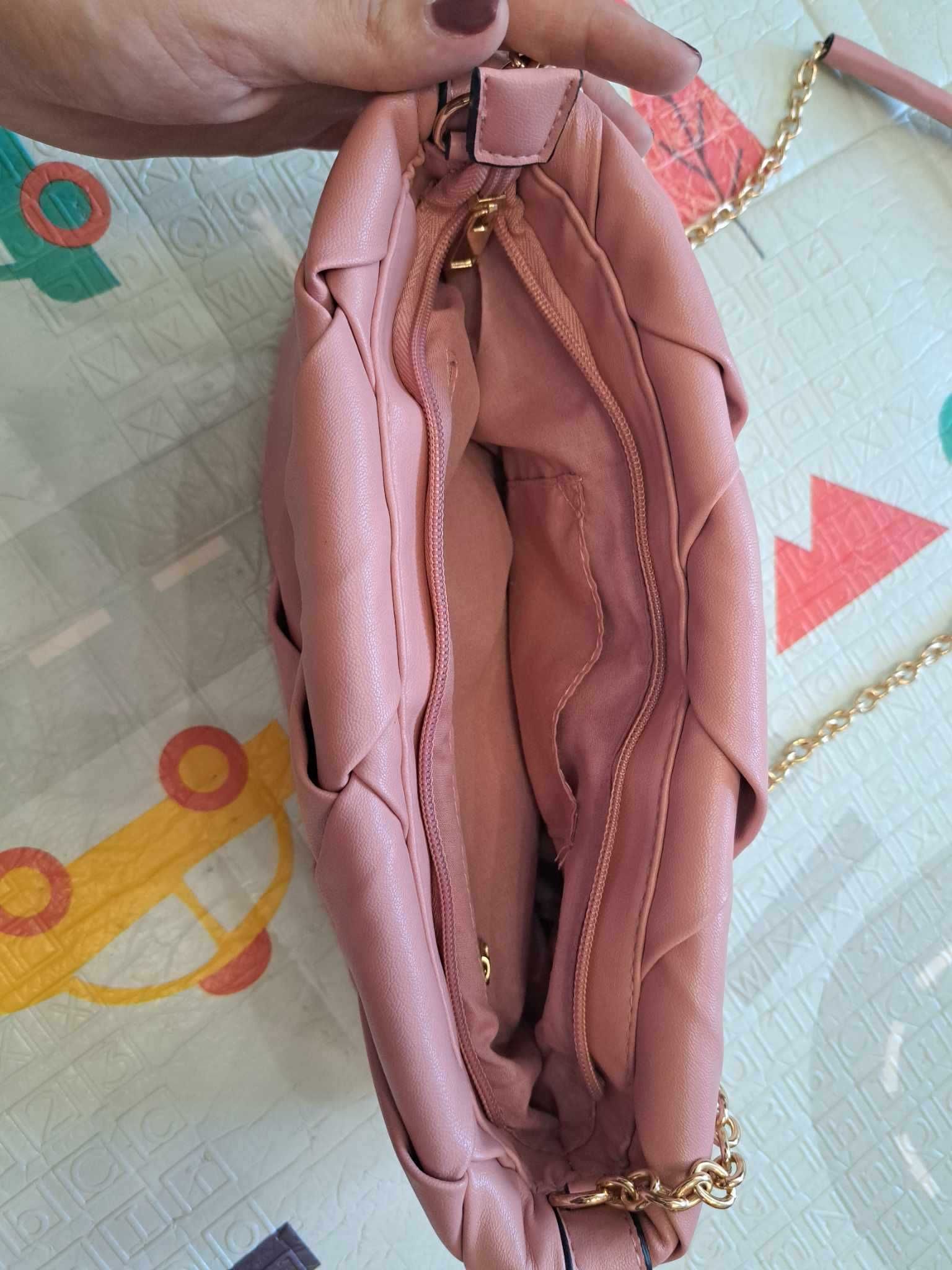 бебешко розова дамска чантичка с дълга дръжка