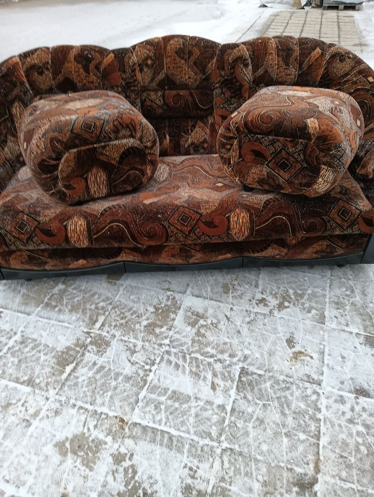 Плюшен диван от пет части.