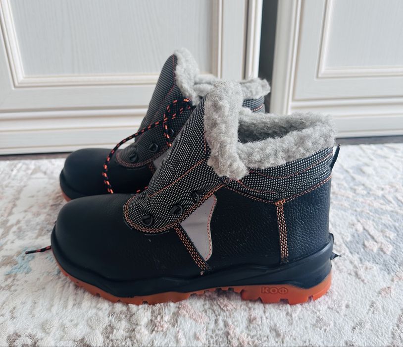 Продам зимние ботинки