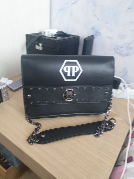 Genti dama. Noi. Pret 90 lei