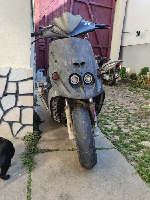 Vând/schimb  malaguti f12 din 2004