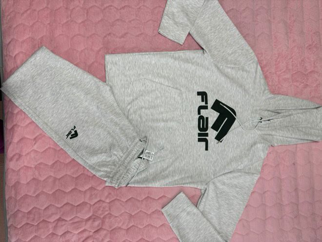 Дамски екип flair нов