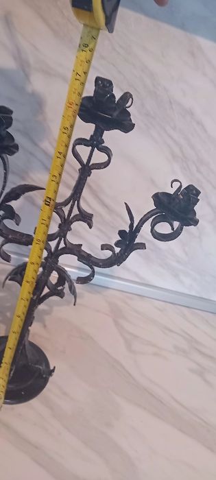 Голям кован метален свещник.