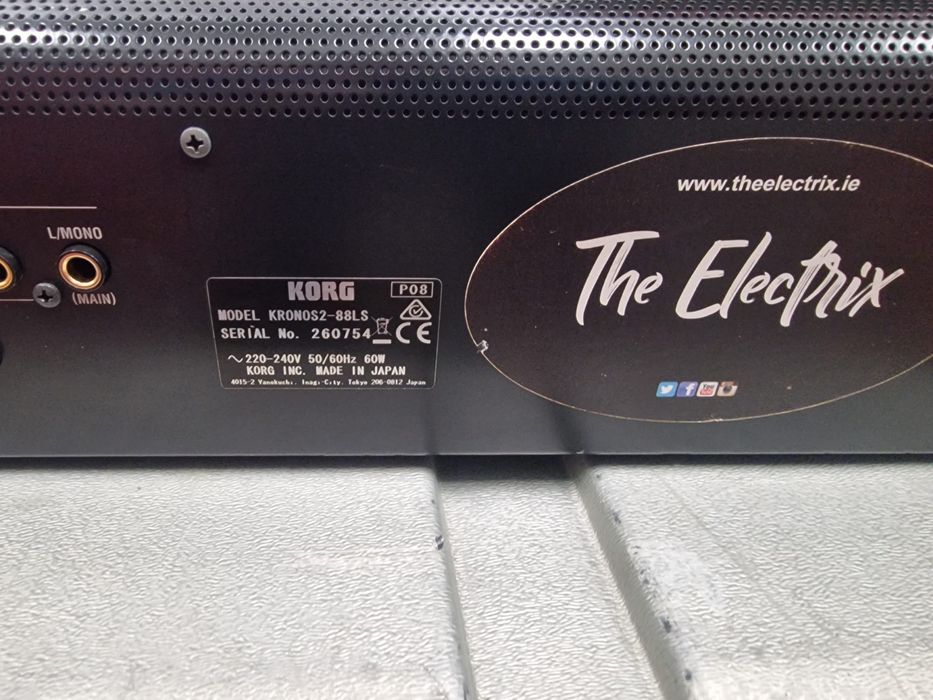 Korg Kronos 2 88 LS + Case, Pa5,Pa4